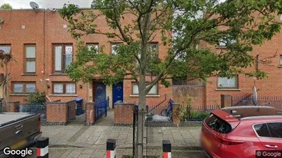 Rooms for rent in London E14 - Photo from Google Street View