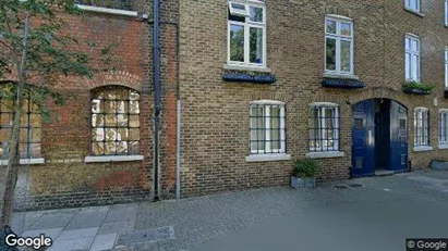 Apartments for rent in London E14 - Photo from Google Street View
