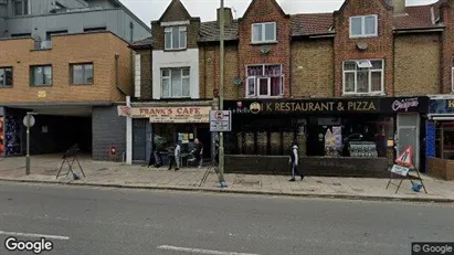 Apartments for rent in London N11 - Photo from Google Street View