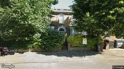 Apartments for rent in London N16 - Photo from Google Street View