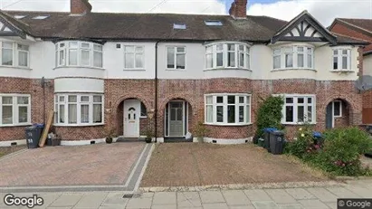 Apartments for rent in New Malden - Surrey - Photo from Google Street View