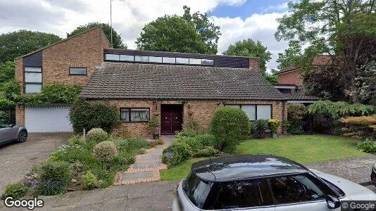 Rooms for rent in London N2 - Photo from Google Street View