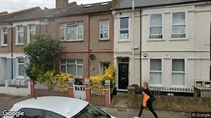 Apartments for rent in London SW17 - Photo from Google Street View