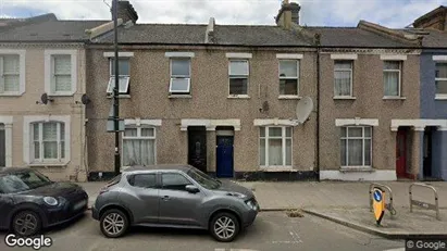 Apartments for rent in London SW19 - Photo from Google Street View