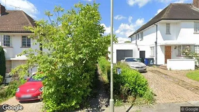 Rooms for rent in London NW11 - Photo from Google Street View