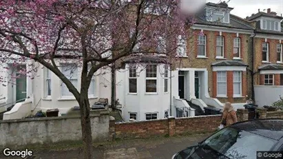 Apartments for rent in London N16 - Photo from Google Street View