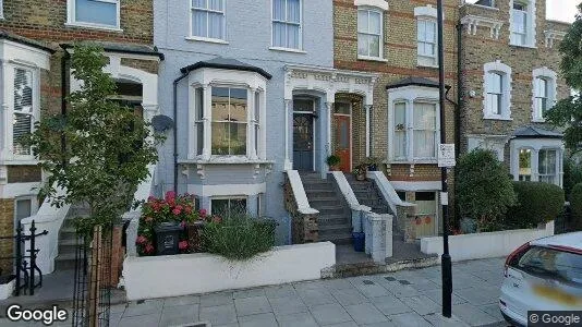 Apartments for rent in London N16 - Photo from Google Street View