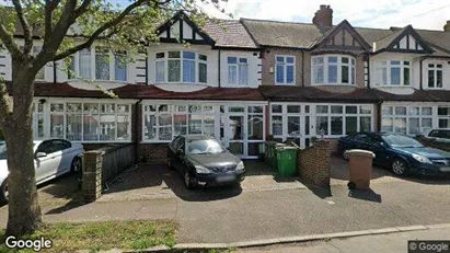 Apartments for rent in Wallington - Surrey - Photo from Google Street View