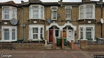 Apartments for rent in London E16 - Photo from Google Street View