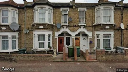 Apartments for rent in London E16 - Photo from Google Street View