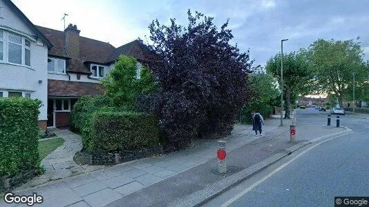 Rooms for rent in London NW7 - Photo from Google Street View