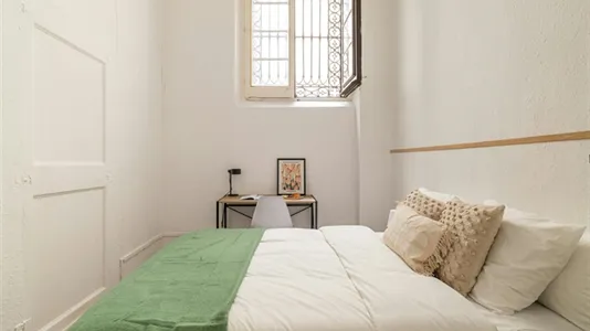 Rooms in Barcelona Ciutat Vella - photo 4