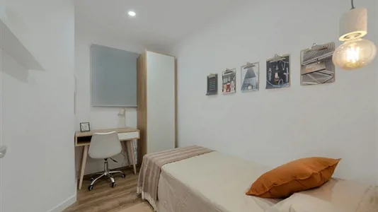 Rooms in Barcelona Eixample - photo 1