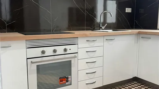 Rooms in Barcelona Ciutat Vella - photo 9