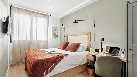 Rooms in Barcelona Eixample - photo 1
