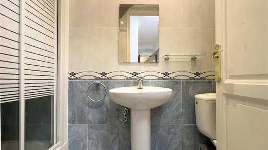 Rooms in Barcelona Ciutat Vella - photo 10