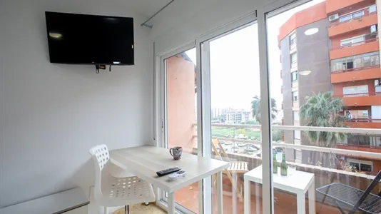 Rooms in el Camí de Vera - photo 4