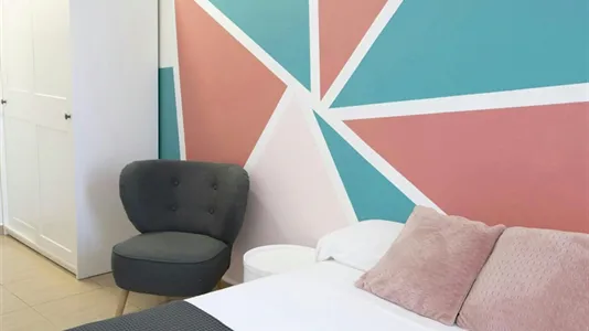 Rooms in Barcelona Ciutat Vella - photo 9