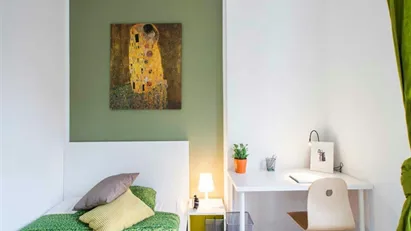 Room for rent in Milano Zona 8 - Fiera, Gallaratese, Quarto Oggiaro, Milan