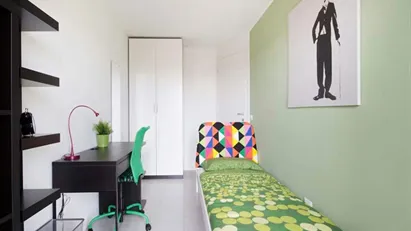 Room for rent in Milano Zona 6 - Barona, Lorenteggio, Milan