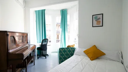 Rooms in Barcelona Eixample - photo 2
