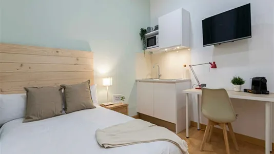 Rooms in Madrid Centro - photo 2