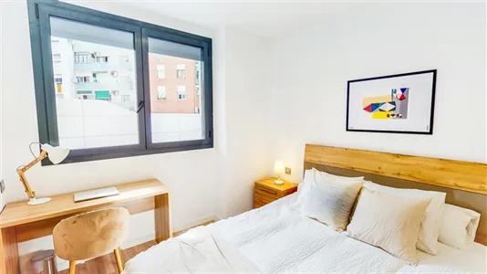 Rooms in Barcelona Sants-Montjuïc - photo 4