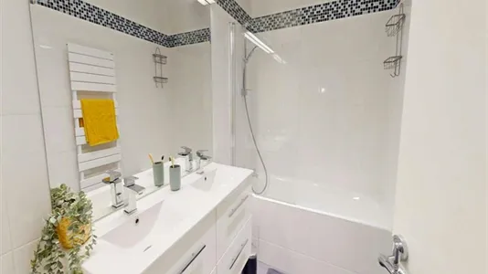 Rooms in Paris 8ème arrondissement - photo 8