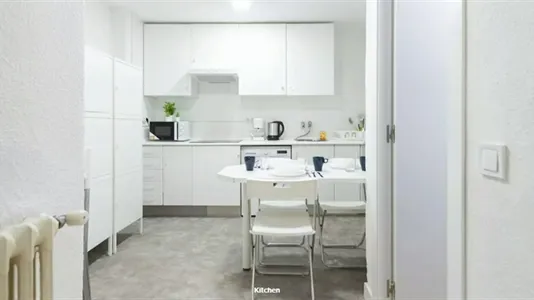 Rooms in Madrid Chamartín - photo 10