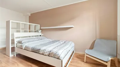 Room for rent in Milano Zona 2 - Stazione Centrale, Gorla, Turro, Greco, Crescenzago, Milan Room for rent in Milano Zona 2 - Stazione Centrale, Gorla, Turro, Greco, Crescenzago, Milan