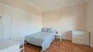 Room for rent, Lisbon (region), &lt;span class=&quot;blurred street&quot; onclick=&quot;ProcessAdRequest(7743909)&quot;&gt;&lt;span class=&quot;hint&quot;&gt;See streetname&lt;/span&gt;[xxxxxxxxxxxxx]&lt;/span&gt;