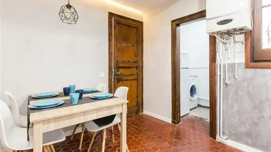 Rooms in Barcelona Eixample - photo 8