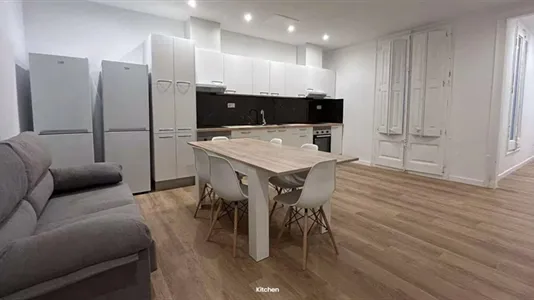Rooms in Barcelona Eixample - photo 8