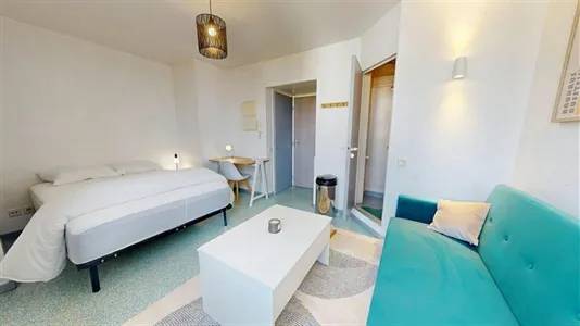 Apartments in Lyon - photo 2