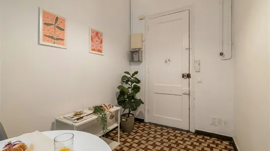 Rooms in Barcelona Ciutat Vella - photo 7