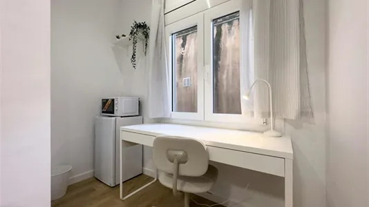 Rooms in Barcelona Eixample - photo 4