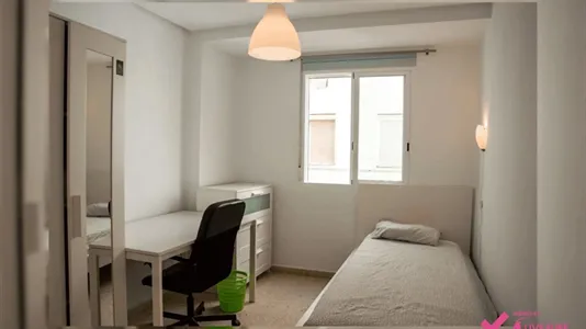 Rooms in el Camí de Vera - photo 1