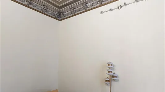 Rooms in Barcelona Ciutat Vella - photo 7