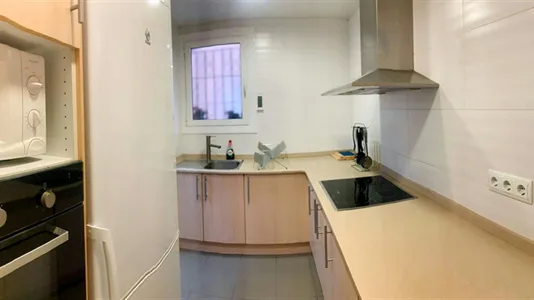 Rooms in Barcelona Ciutat Vella - photo 5