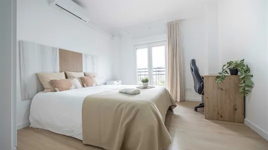 Rooms in el Camí de Vera - photo 1