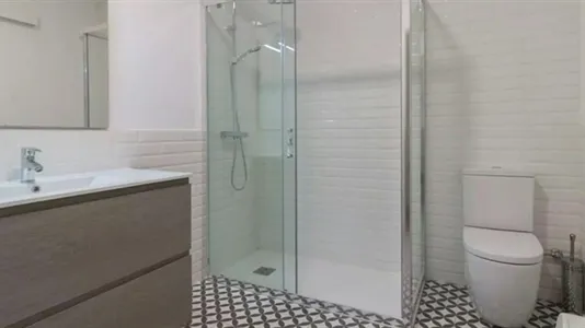 Rooms in Barcelona Ciutat Vella - photo 9