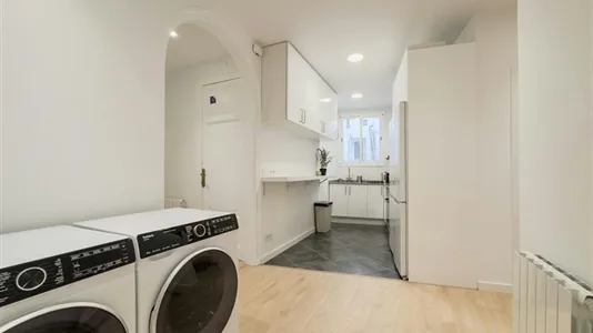 Rooms in Barcelona Ciutat Vella - photo 7