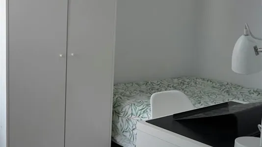 Rooms in Madrid Centro - photo 9