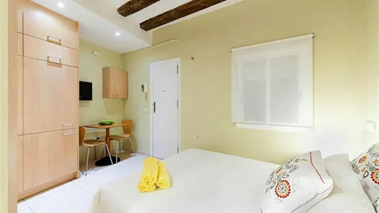 Apartments in Barcelona Ciutat Vella - photo 2