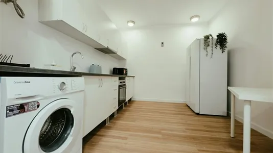 Rooms in Barcelona Eixample - photo 8