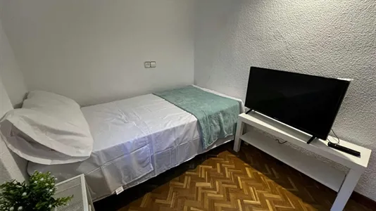 Rooms in Madrid Ciudad Lineal - photo 2
