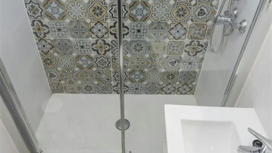 Rooms in Madrid Centro - photo 10