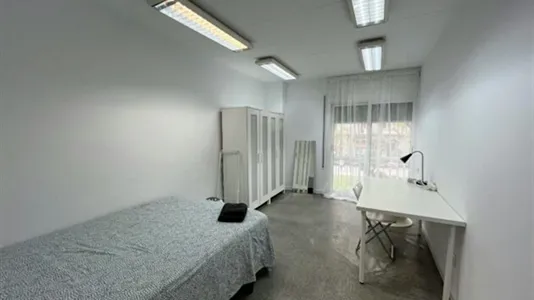 Rooms in Barcelona Eixample - photo 1