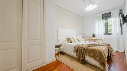 Rooms in El Encinar de los Reyes - photo 2