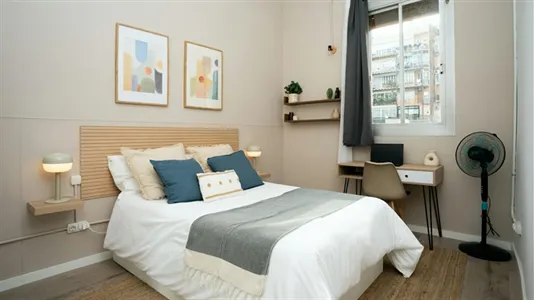 Rooms in Barcelona Eixample - photo 1